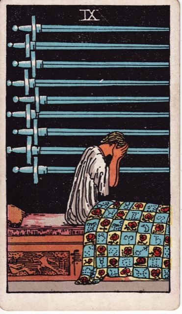 Nueve de Espadas: significado en el Tarot