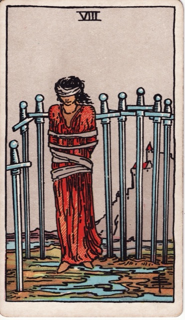 Ocho de Espadas: significado en el Tarot